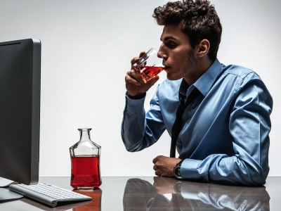 NHỮNG MẪU CÂU THÔNG DỤNG MIÊU TẢ NGƯỜI SAY 